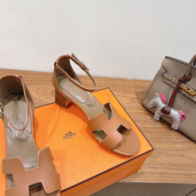H**me5 sandals